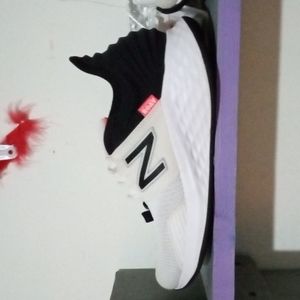 New balance roav white black and orange size 7 1/2 ladies athletic shoes